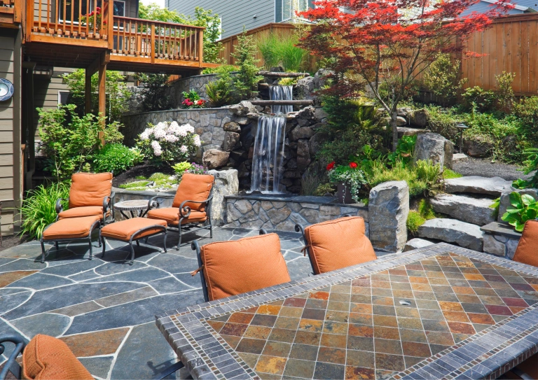 custom decks & hardscaping